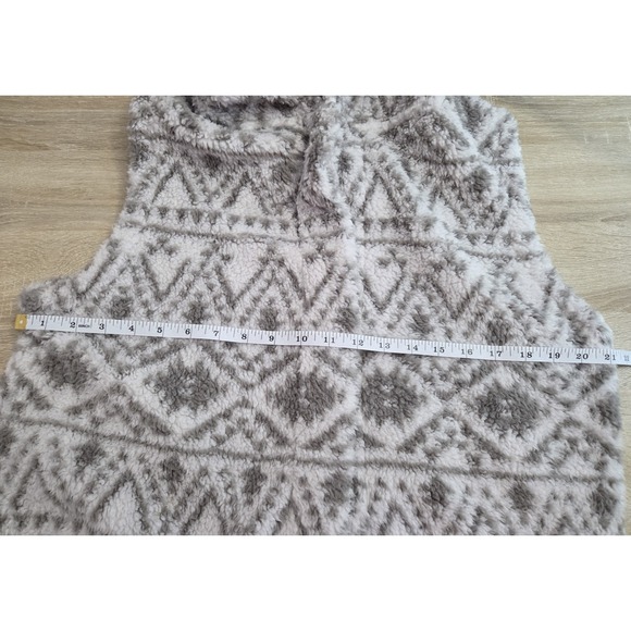 Koolaburra by UGG Cozy Sherpa Hooded Vest Dove Geo - Picture 6 of 8